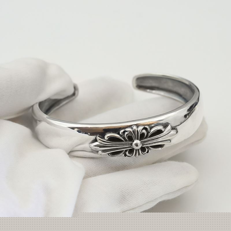 Ch**me He**ts bracelets